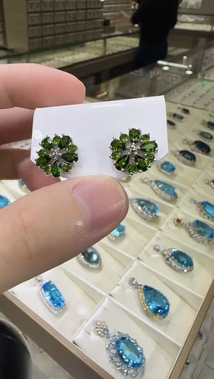 银S925镶嵌透辉石耳钉12mm