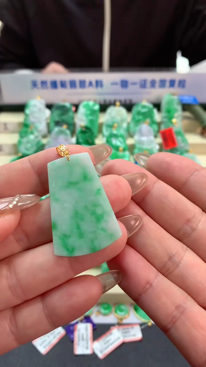 【闪购商品】翡翠吊坠(不含链)18K金镶嵌挂件