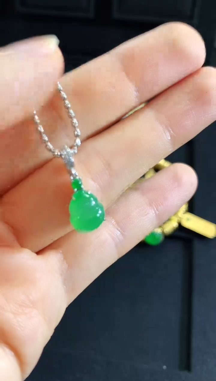 【闪购商品】翡翠吊坠(不含链)18K金镶嵌吊坠