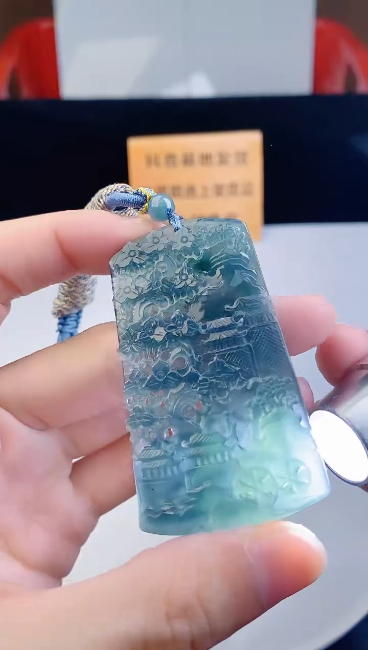 颈饰未镶嵌翡翠 