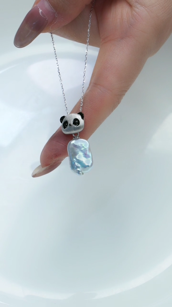 【闪购商品】淡水珍珠吊坠(赠链)银S925镶嵌淡水珍珠熊猫无事牌吊坠