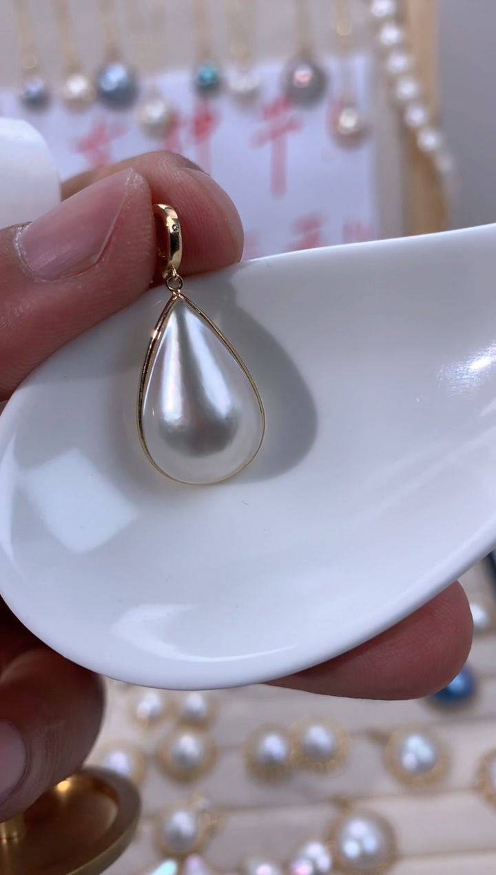 【闪购商品】拼合珍珠（马贝珠）颈饰18K金镶嵌1