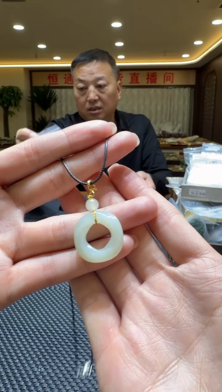 颈饰未镶嵌和田玉挂件