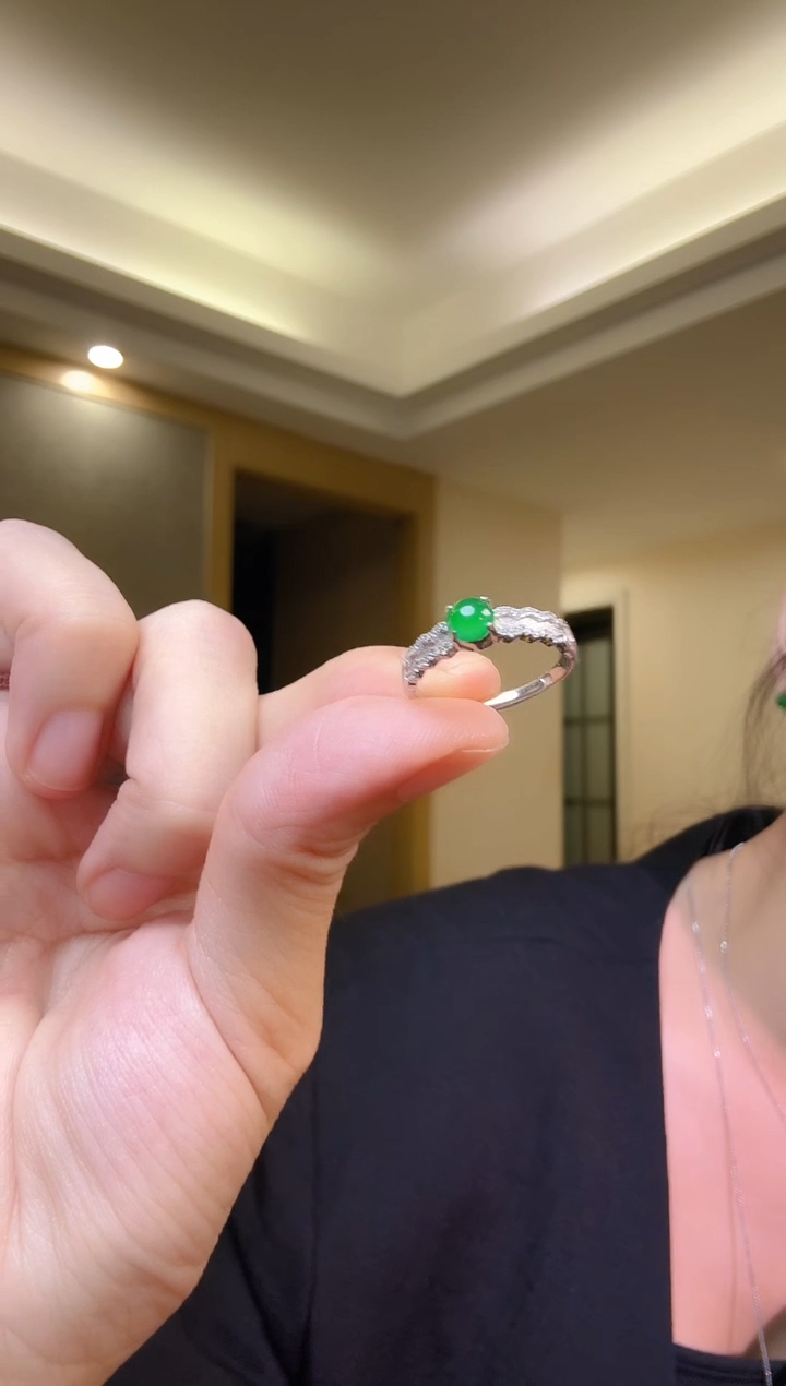 翡翠戒指银S925镶嵌天然翡翠戒指