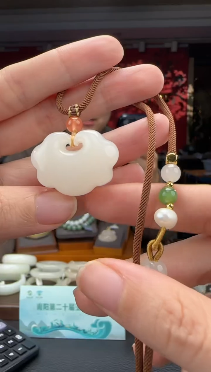 颈饰未镶嵌和田玉山流水如意锁