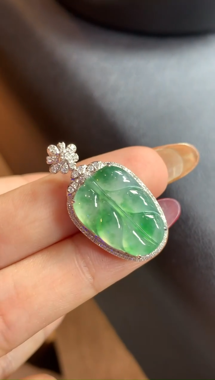 【闪购商品】翡翠颈饰18K金镶嵌翡翠叶子