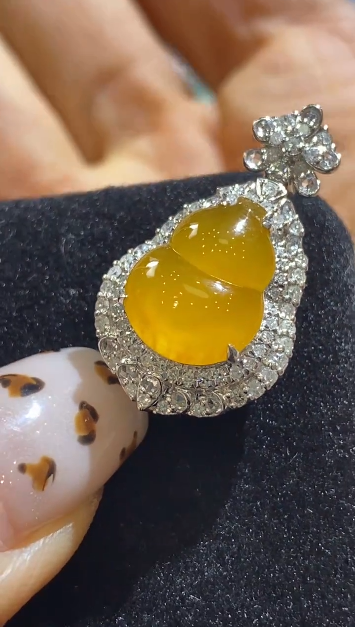 颈饰18K金镶嵌翡翠收到货48小时鉴赏期（超时不退不换）