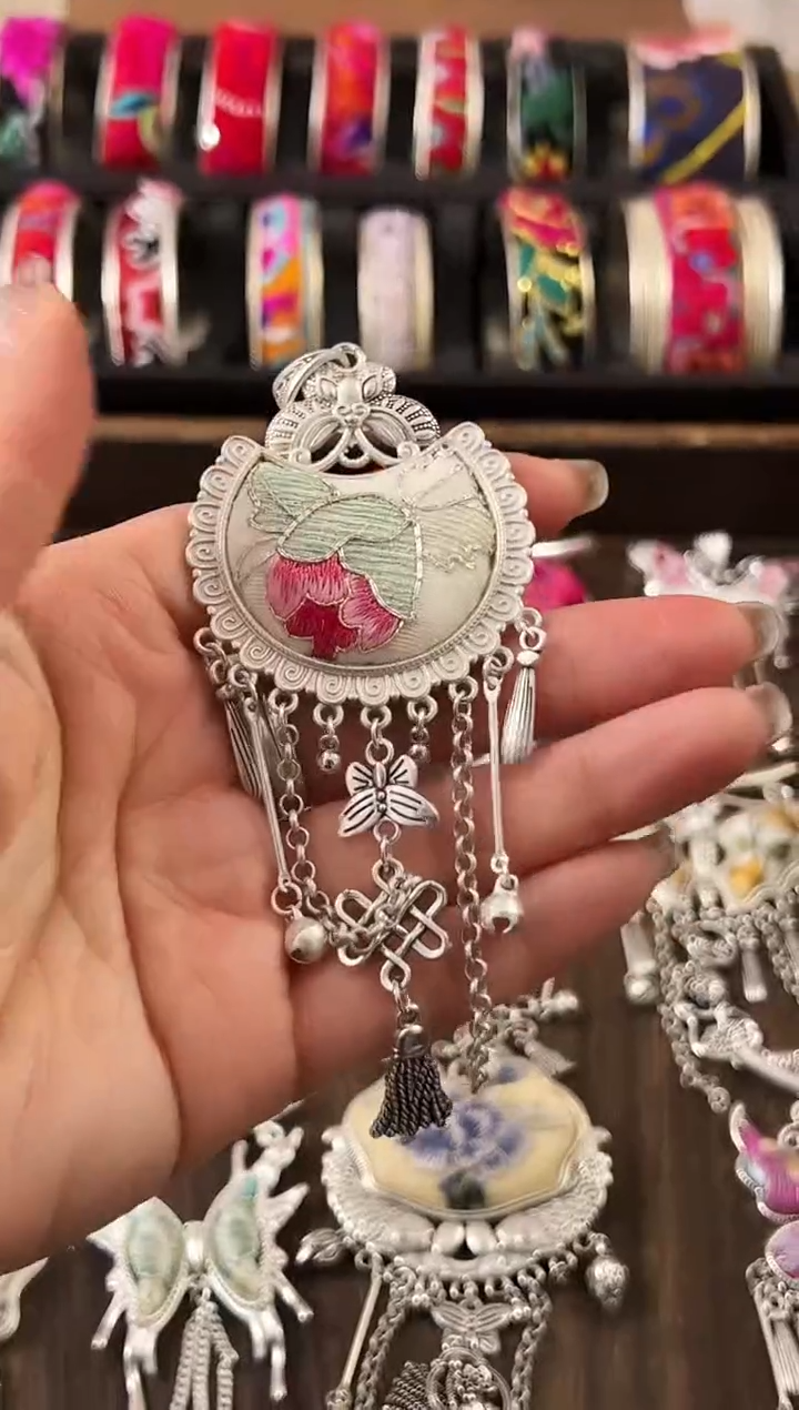 【闪购商品】织绣民族风老绣饰品378