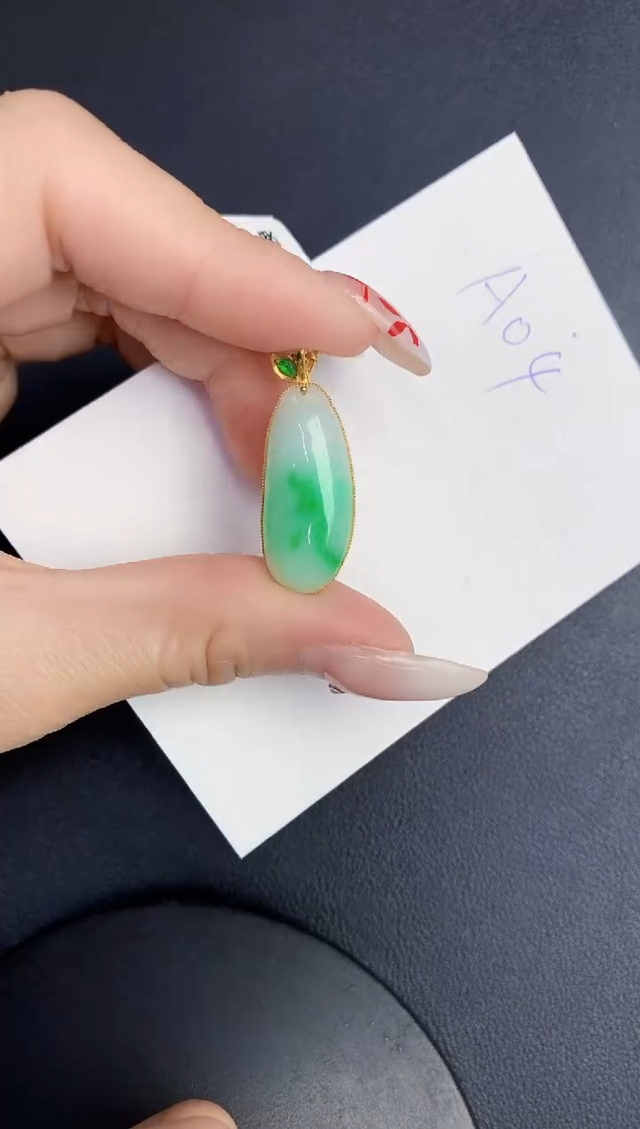 【闪购商品】翡翠颈饰18K金镶嵌0000000000