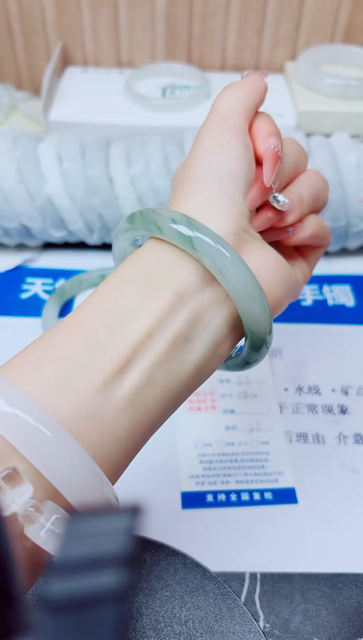 石英质玉手镯未镶嵌43/58.2