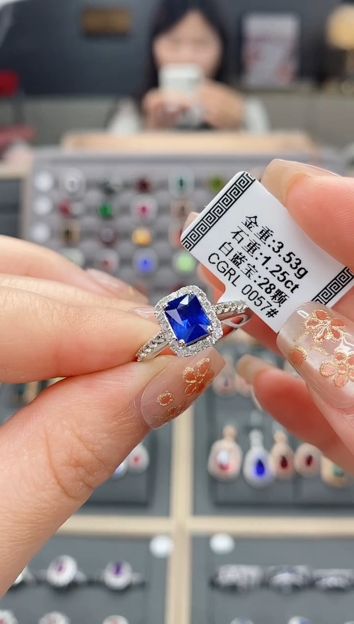【闪购商品】蓝宝石戒指18K金镶嵌1.25   