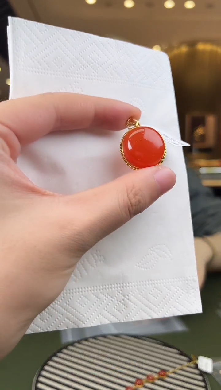 【闪购商品】南红玛瑙颈饰18K金镶嵌SH304 多样性发其一