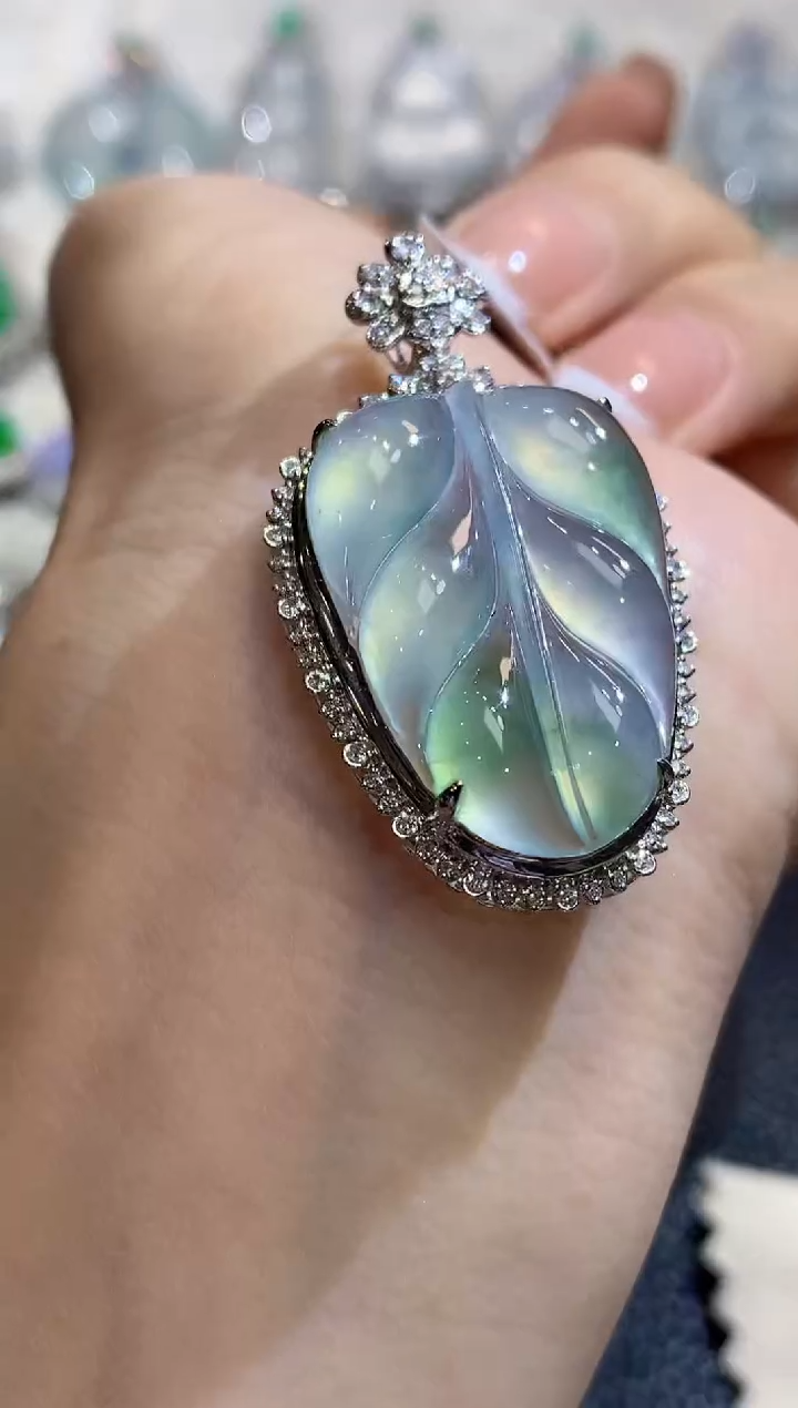 吊坠(不含链)18K金镶嵌翡翠开****娜A45