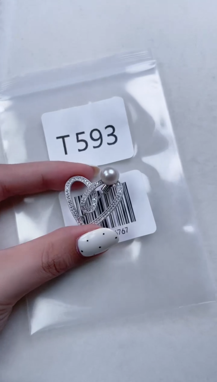 未镶嵌海水珍珠胸针T593