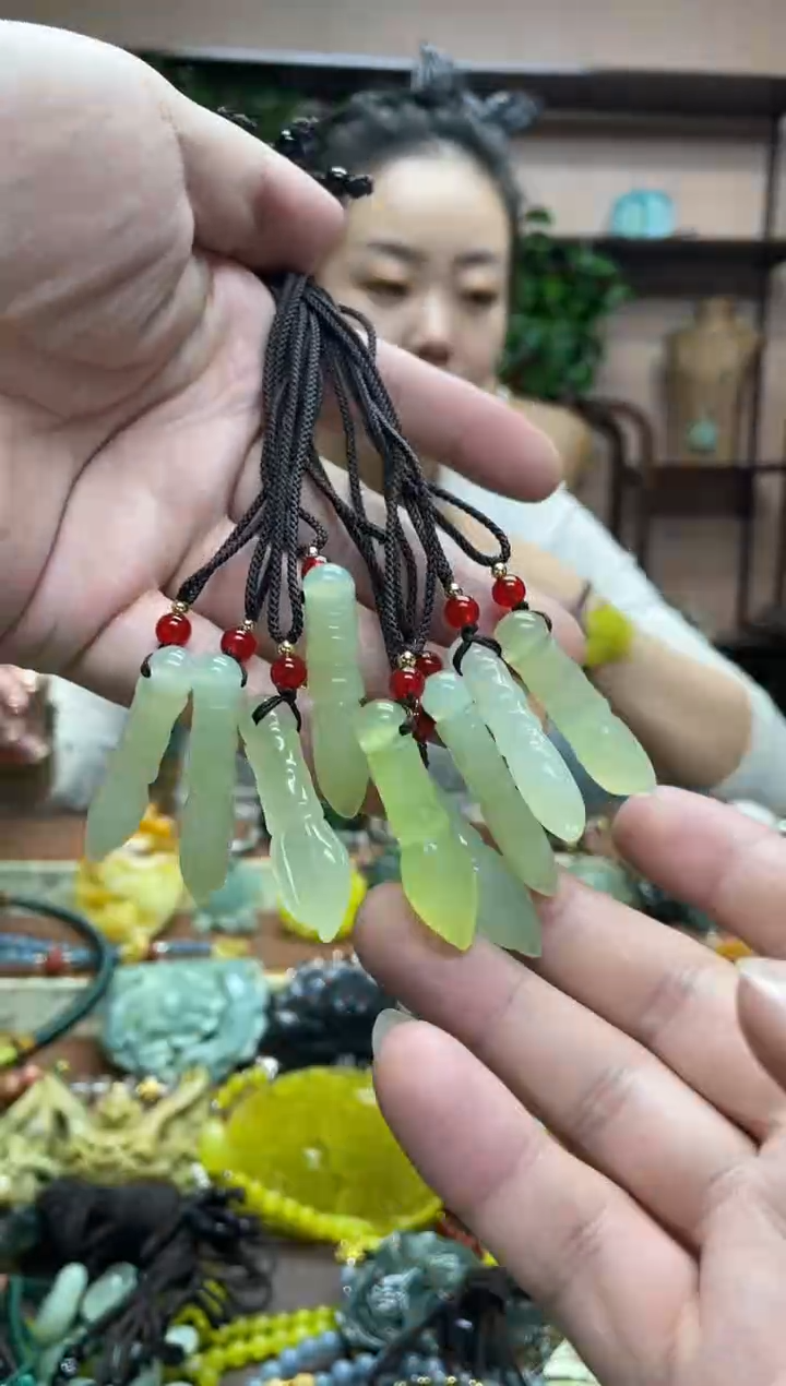 未镶嵌岫玉吊坠 多样性发货发其中之一