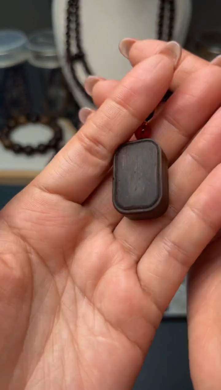 【闪购商品】沉香木吊坠白奇楠无事牌小