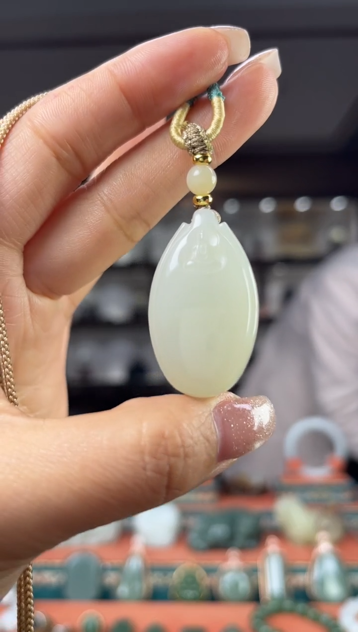 颈饰未镶嵌和田玉佩佩