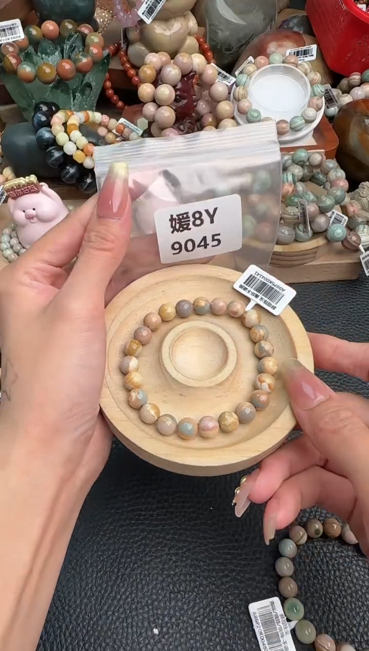 【闪购商品】石英质玉未镶嵌手链8Y9045