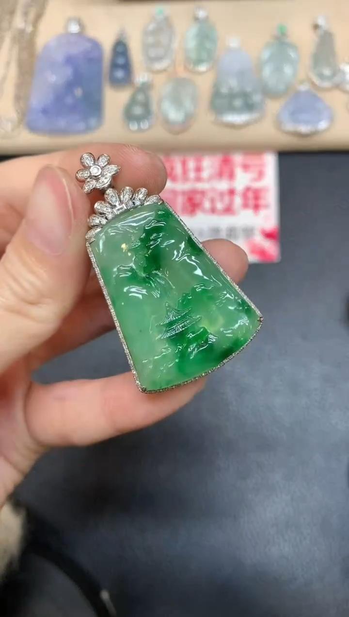 【闪购商品】翡翠吊坠(不含链)18K金镶嵌山水【无服务费