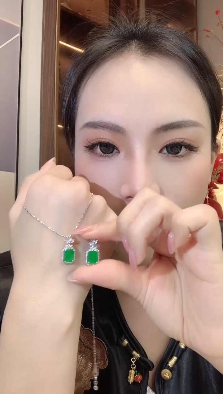 【闪购商品】翡翠吊坠(不含链)18K金镶嵌A2 多样性发货一件