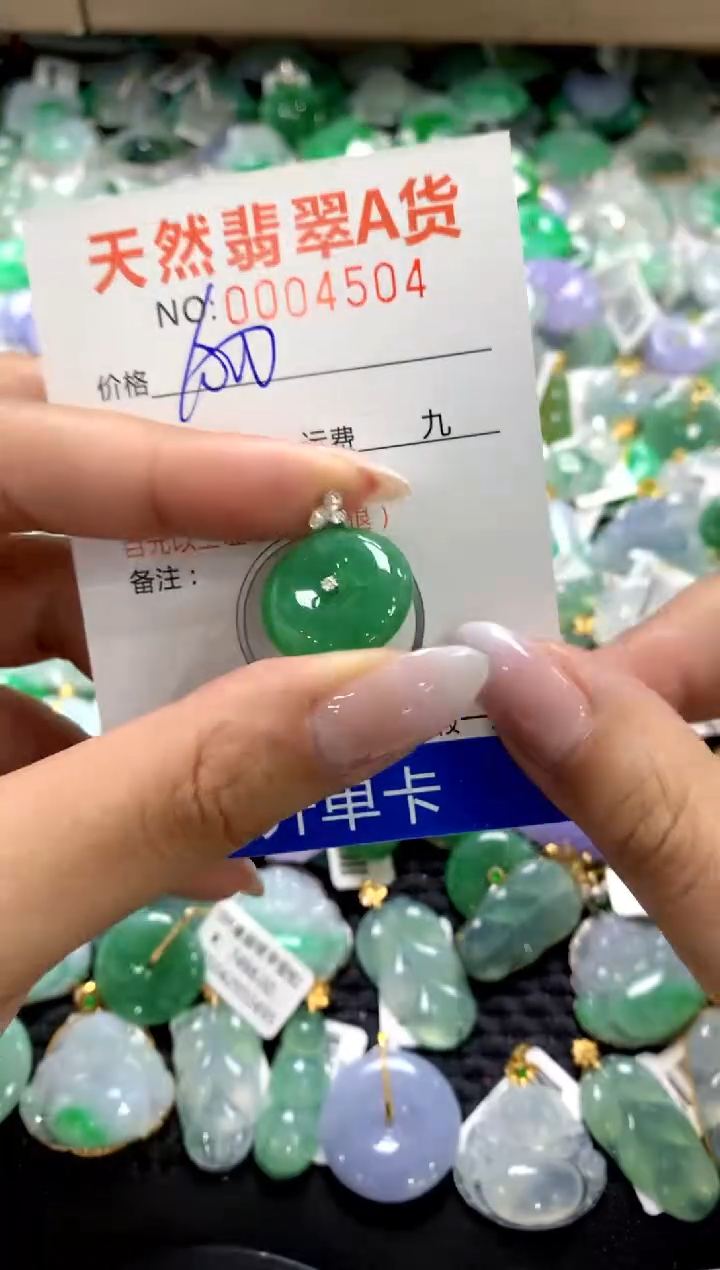 颈饰18K金镶嵌翡翠1111111111111111