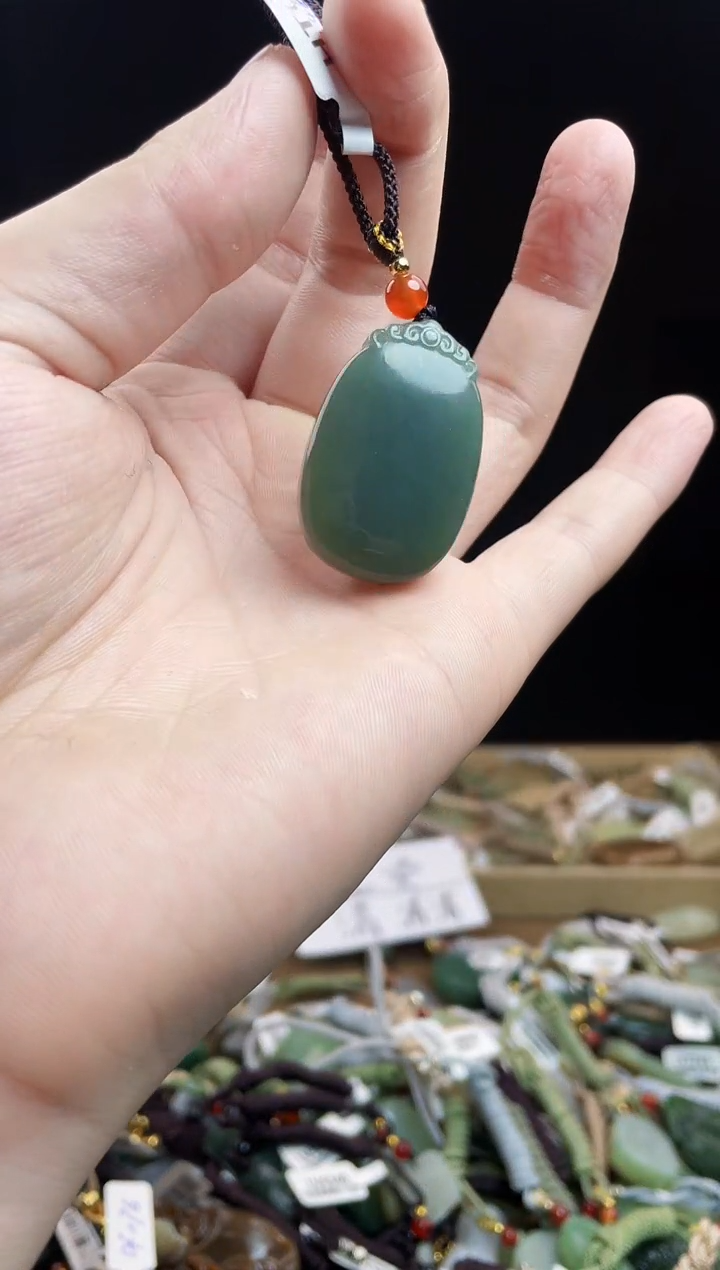颈饰未镶嵌和田玉1