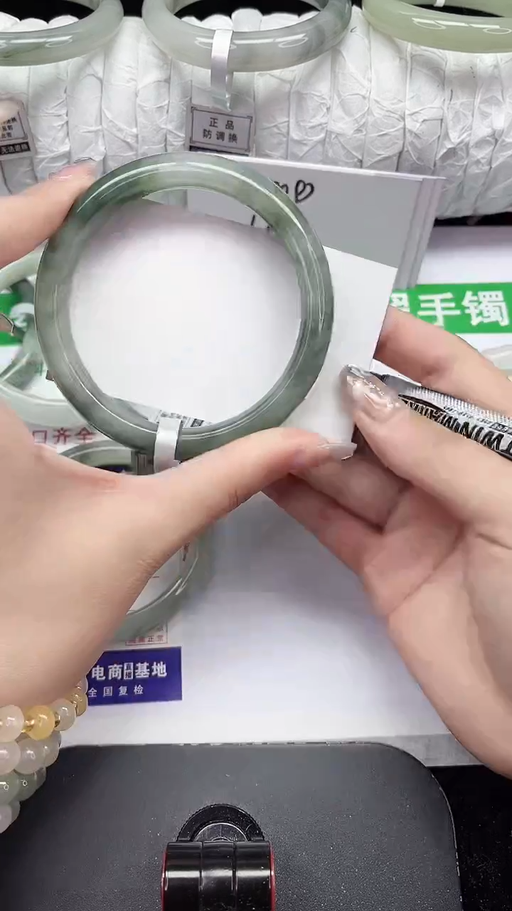 未镶嵌手镯石英质玉105-62/63