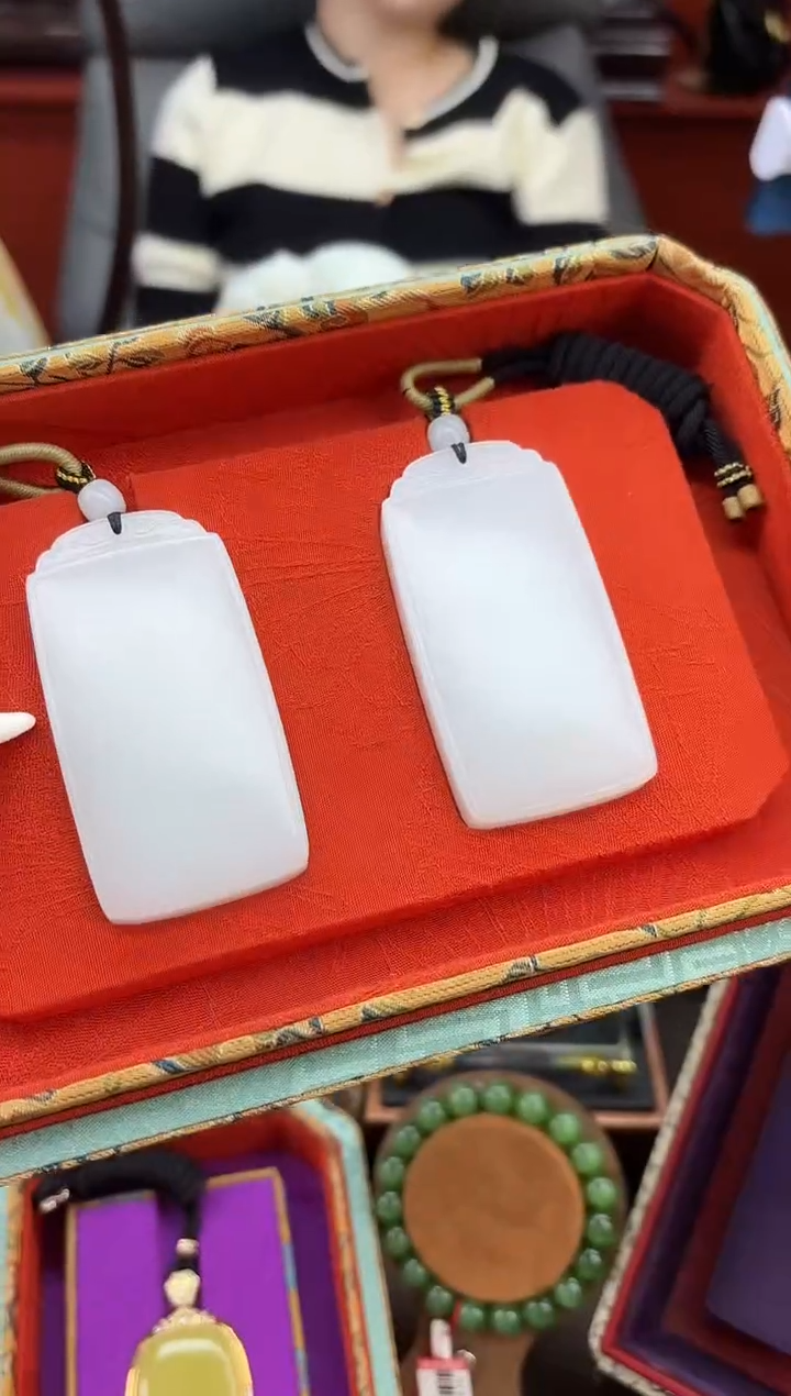 吊坠(不含链)未镶嵌和田玉董小姐推荐 多样性发货 拍一发一