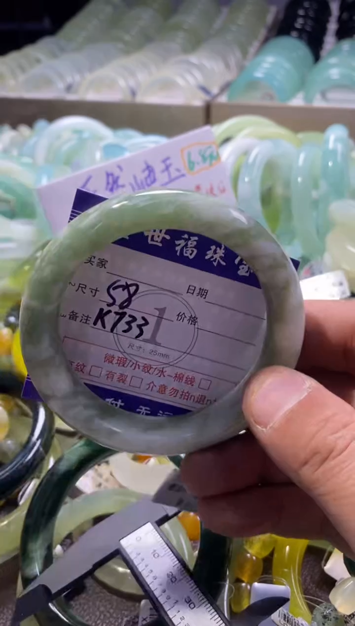 未镶嵌蛇纹石玉手镯1