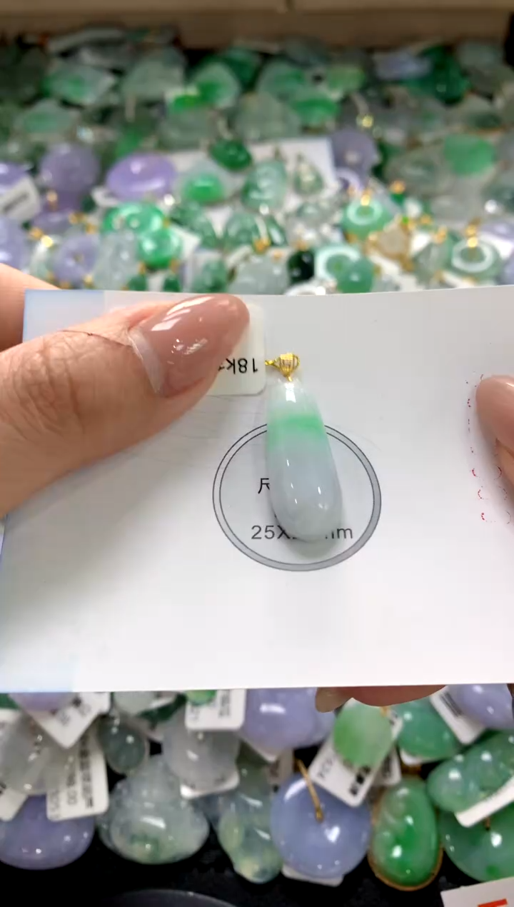 颈饰18K金镶嵌翡翠1111111111111111