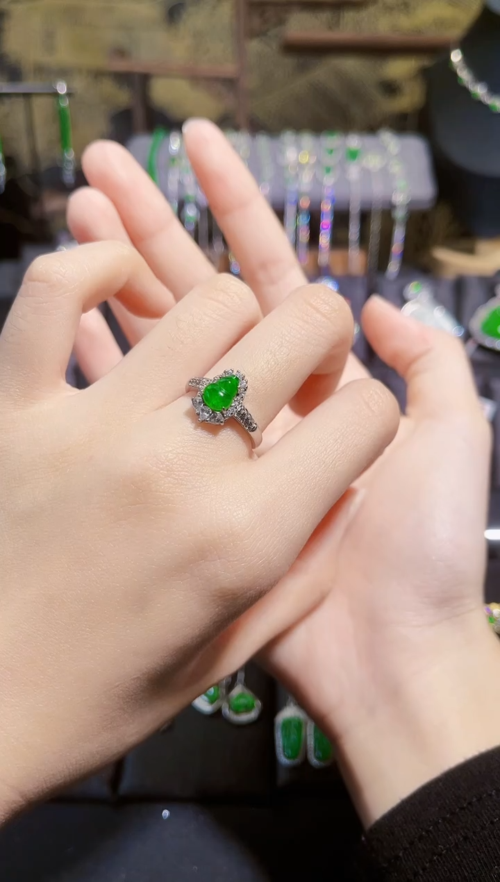 【闪购商品】翡翠戒指银S925镶嵌葫芦戒指