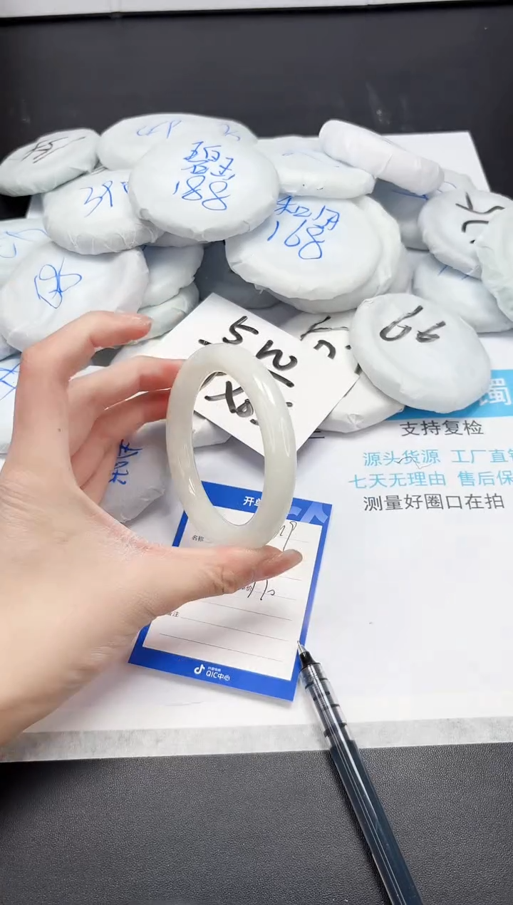 【闪购商品】和田玉手镯未镶嵌A219-61.2