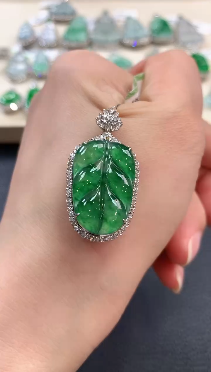 【闪购商品】翡翠吊坠(不含链)18K金镶嵌n79       