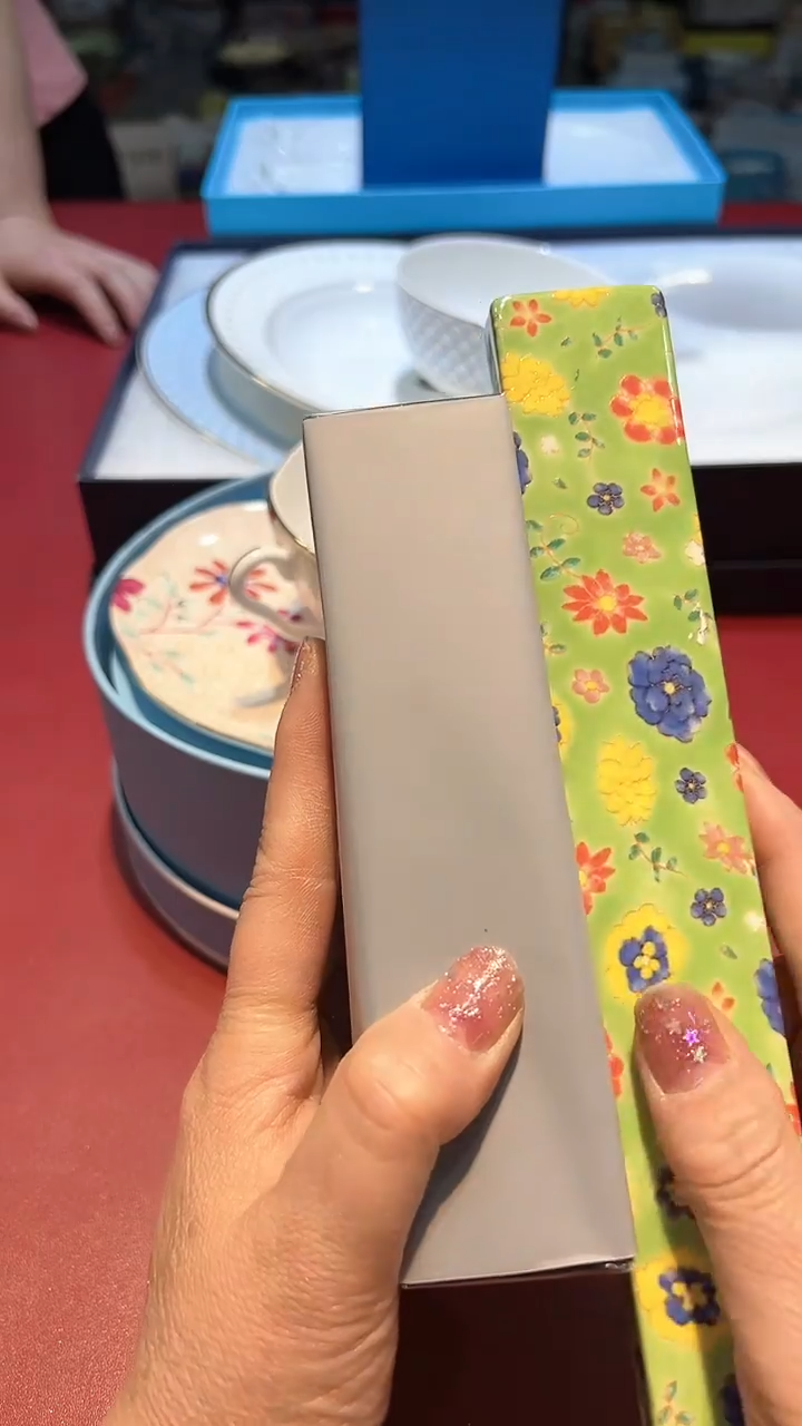 【闪购商品】瓷片锅碗瓢盆一件不 拿破仑