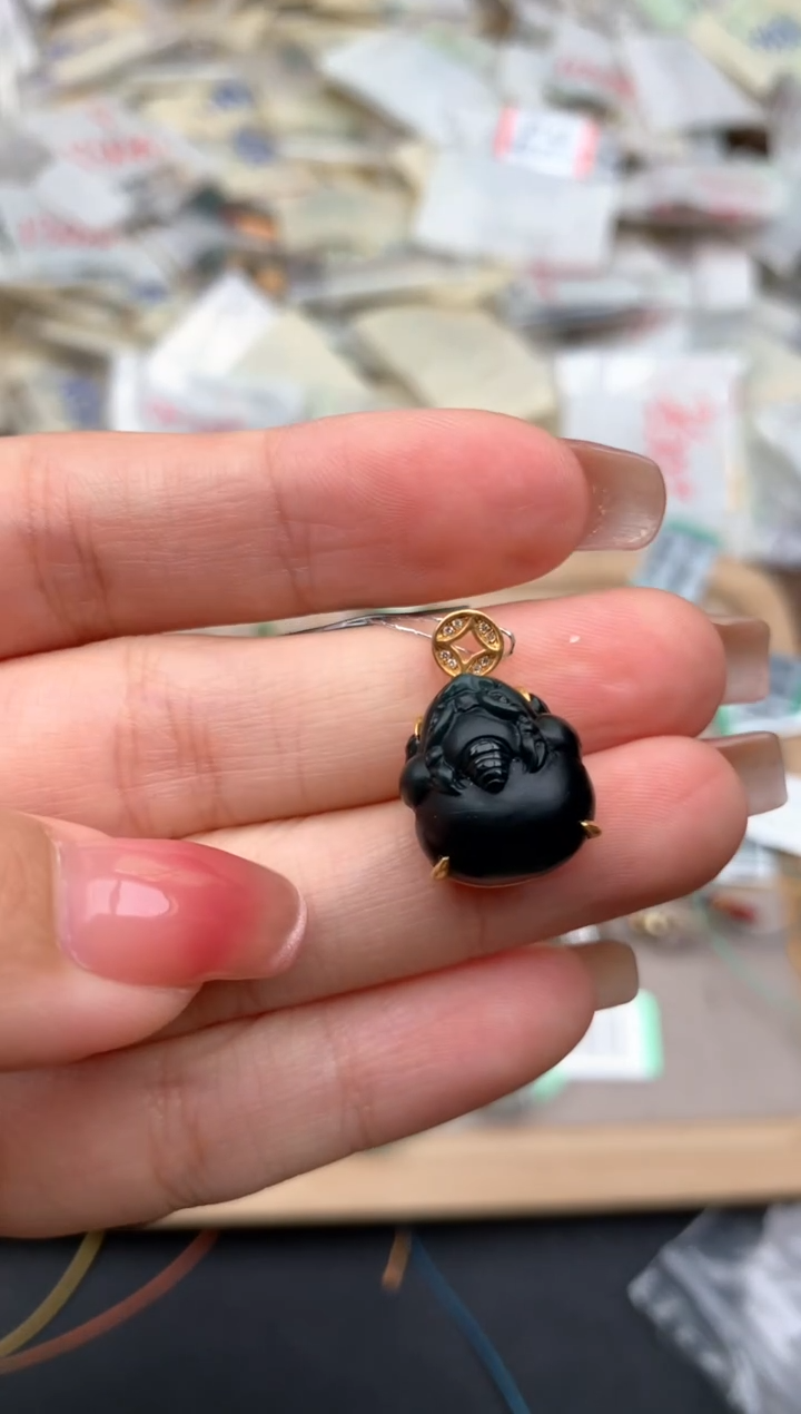 18K金镶嵌挂件翡翠一