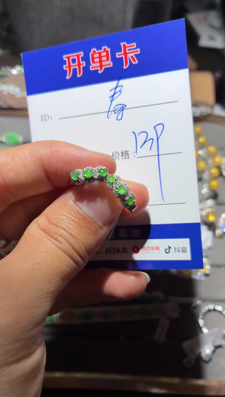 银S925镶嵌翡翠耳饰春****?春风Cooling