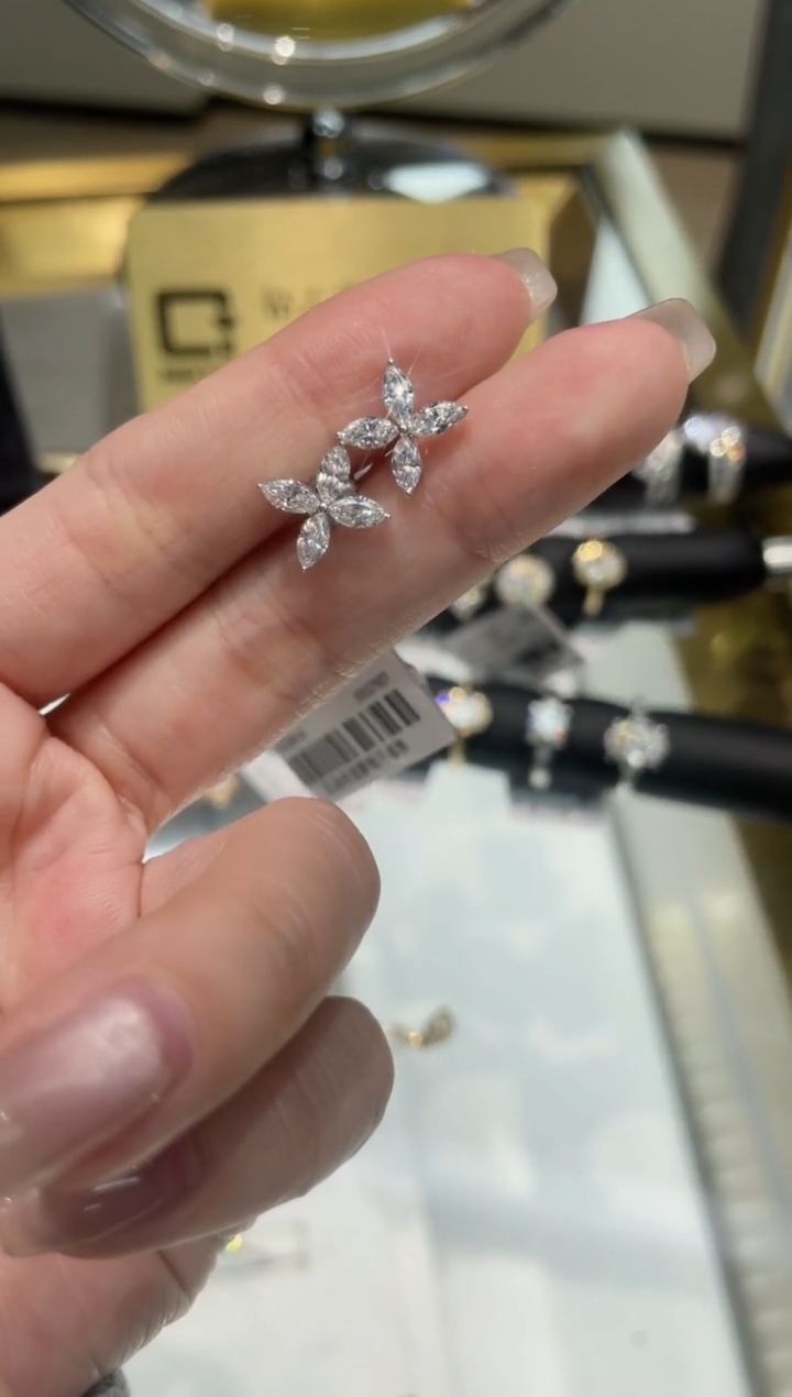 【闪购商品】合成钻石耳饰18K金镶嵌四叶草耳钉