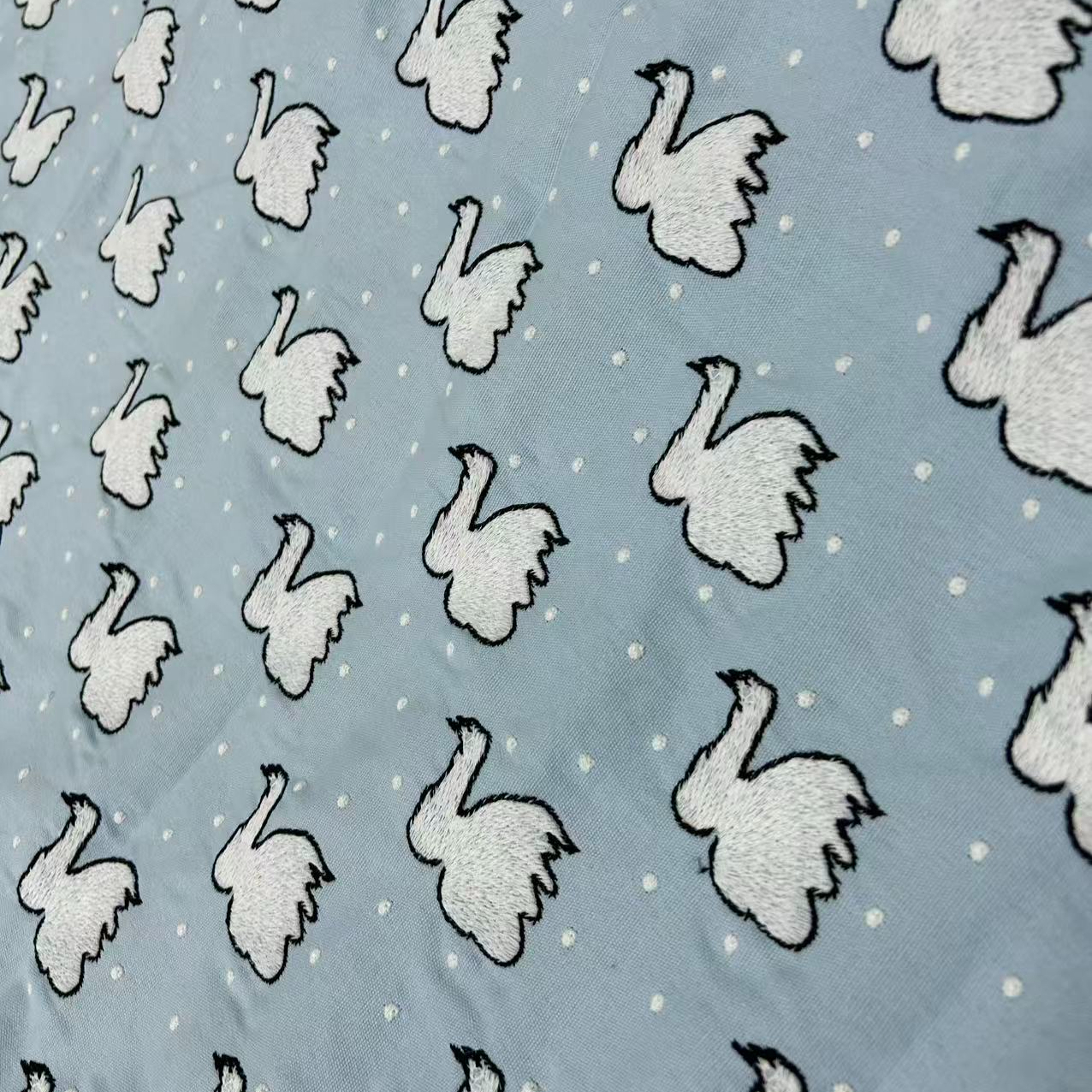 全棉浅蓝色白天鹅刺绣面料服装手作茶席包包绣花布料