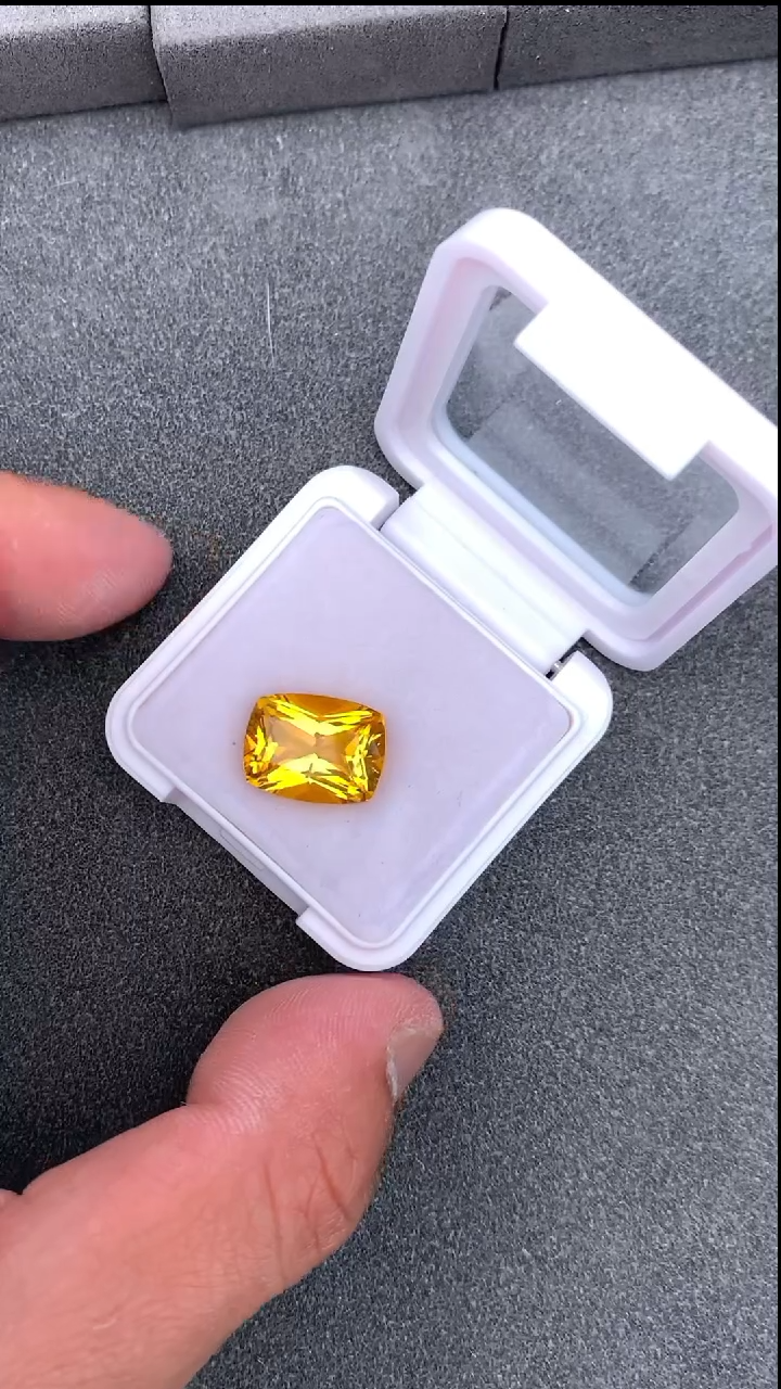 【闪购商品】黄晶裸石未镶嵌7.69克拉