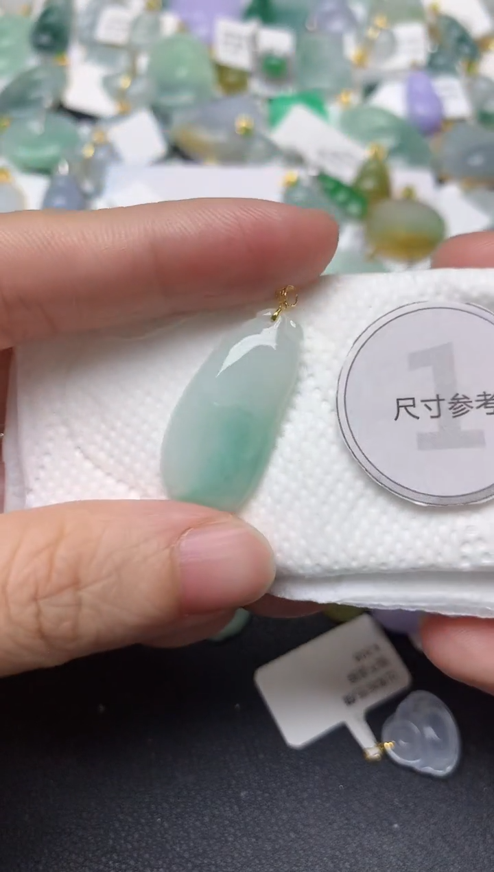 颈饰18K金镶嵌翡翠天然缅甸A货翡翠