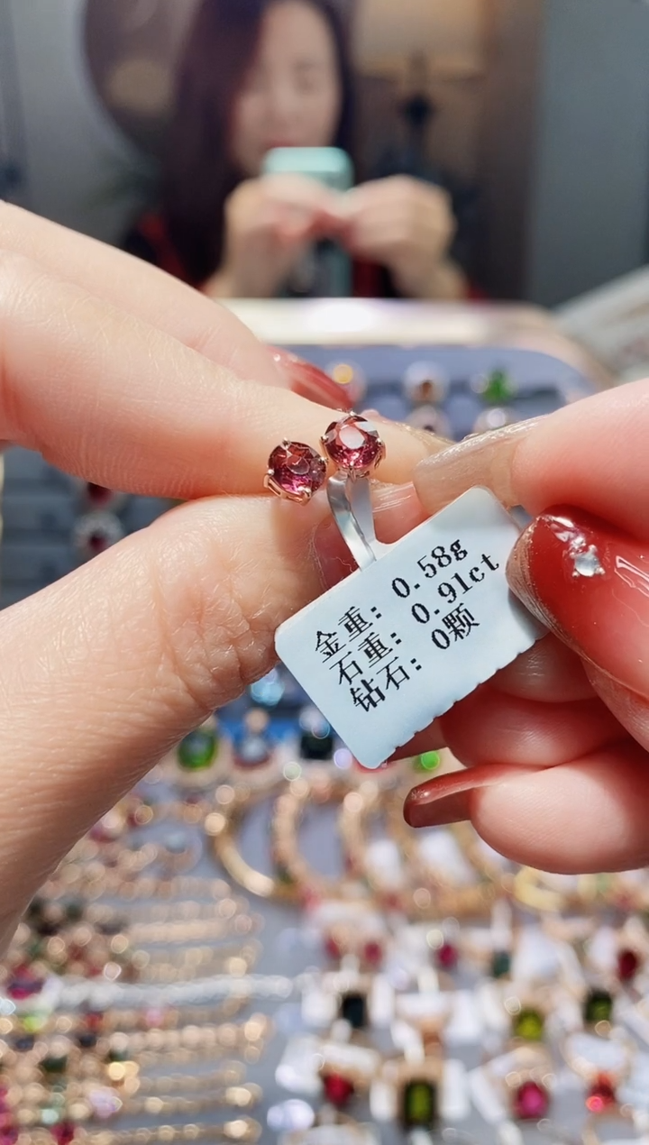 【闪购商品】碧玺耳饰18K金镶嵌0.91.