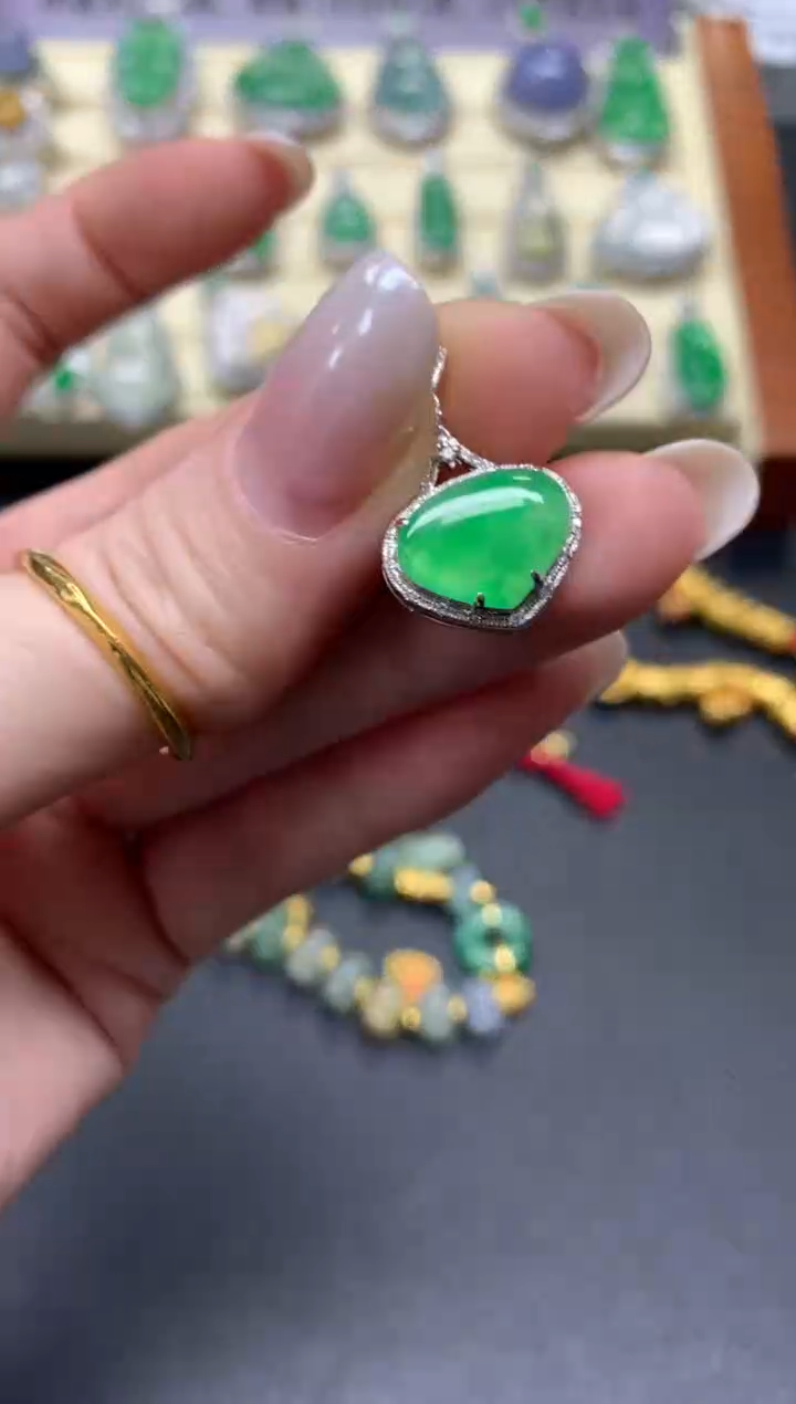 【闪购商品】翡翠18K金镶嵌吊坠(不含链)吊坠|2800+280