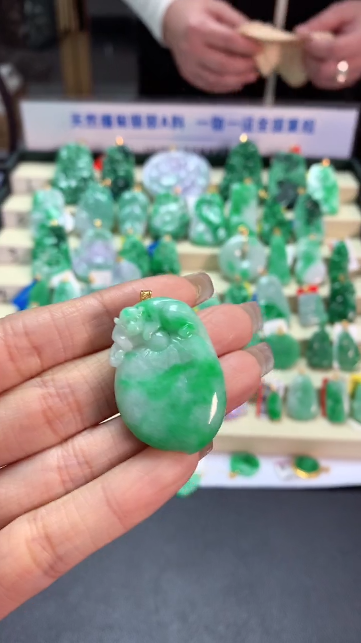 【闪购商品】翡翠吊坠(不含链)18K金镶嵌挂件