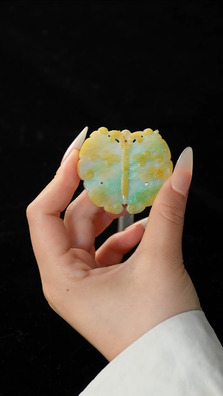 【闪购商品】翡翠颈饰未镶嵌特色黄加绿蝴蝶