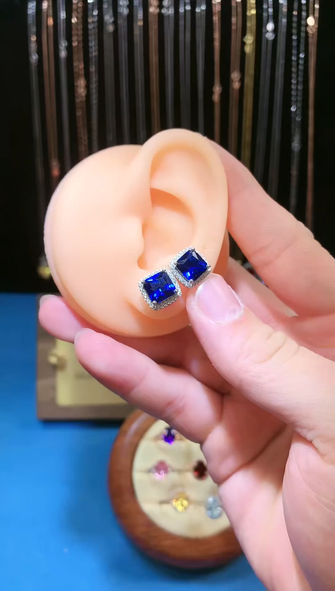 【闪购商品】蓝宝石耳钉银S925镶嵌111111