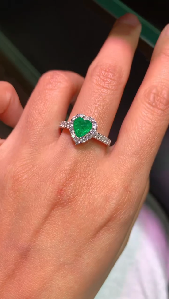 【闪购商品】祖母绿戒指18K金镶嵌1.02CT