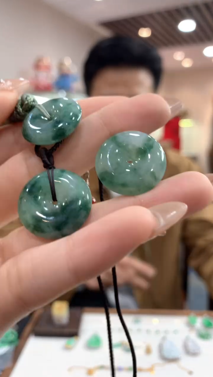 【闪购商品】翡翠吊坠(不含链)未镶嵌平安扣多样性发货1件