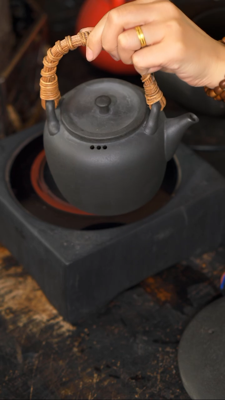 【闪购商品】600毫升火山石壶一把