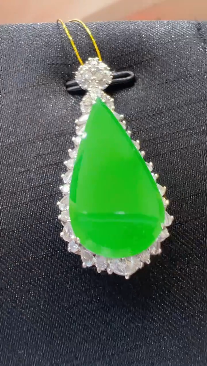 【闪购商品】翡翠吊坠(不含链)18K金镶嵌            