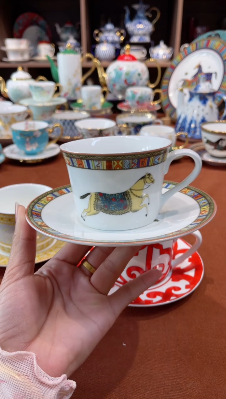 【闪购商品】瓷片马图小杯碟······